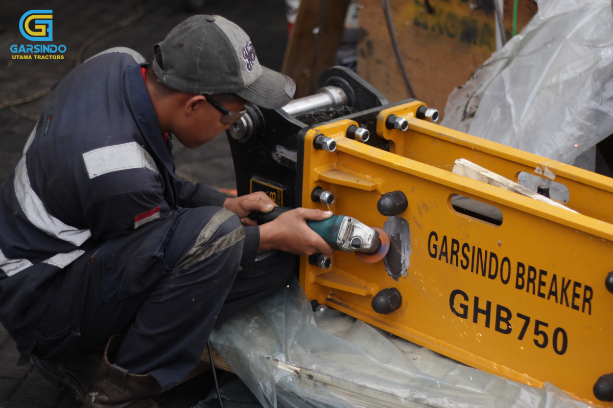 Layanan Service & Product Support PT. Garsindo Utama Tractors: Solusi Maksimal untuk Kinerja Alat Berat Tanpa Downtime